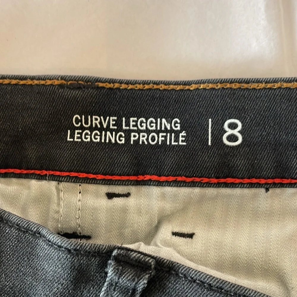 Tommy Hilfiger black stretchy jeans size 8‎ curve legging frayed bottom